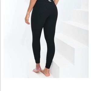 “One size” booty by Brabants black croco leggings